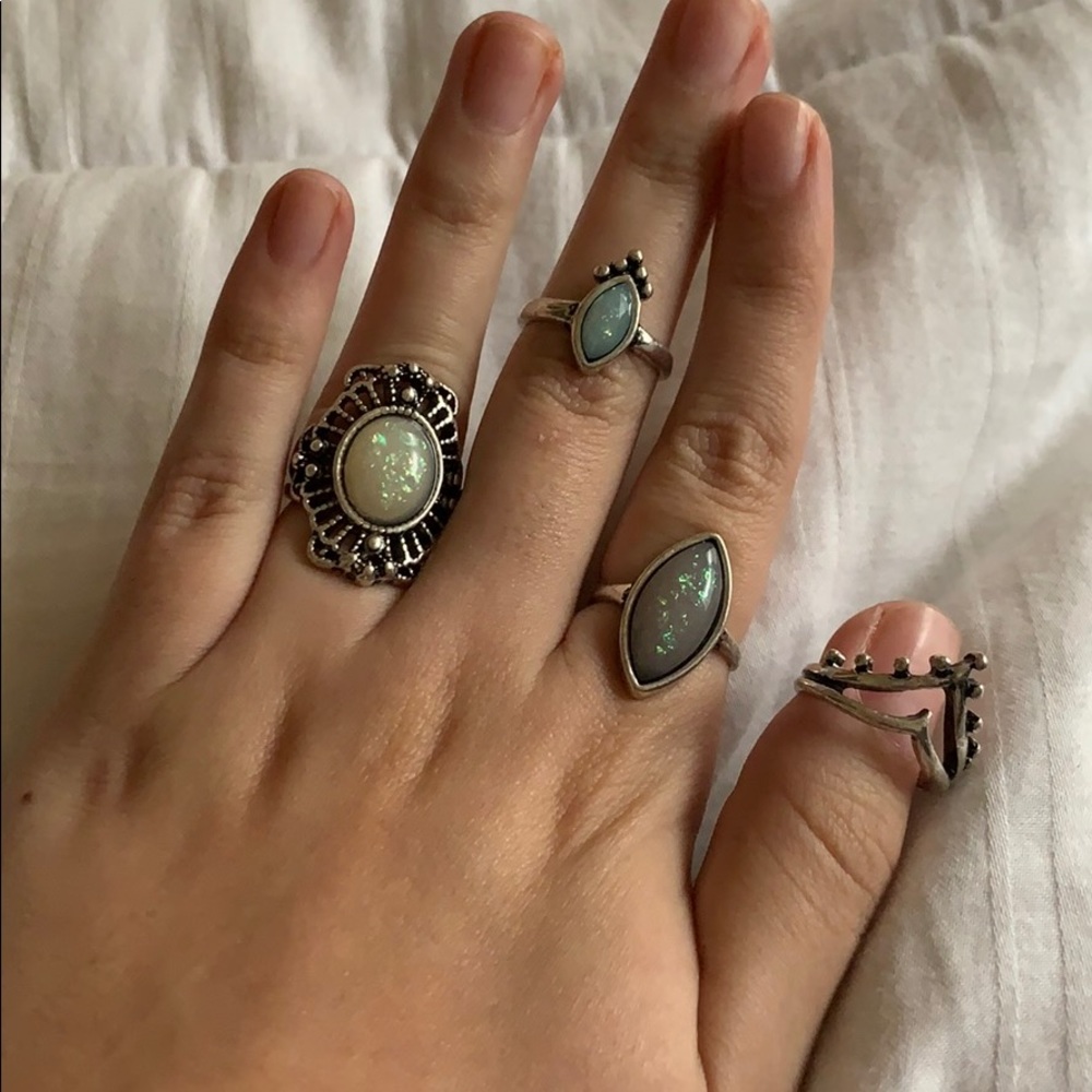 4 Silver Rings - Picture 2 of 3